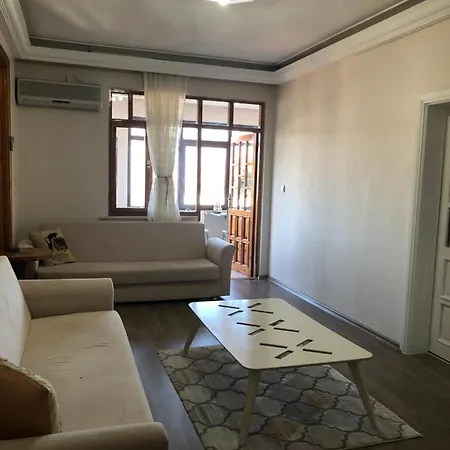 Gol Ve Dag Manzarali Tatil Evi