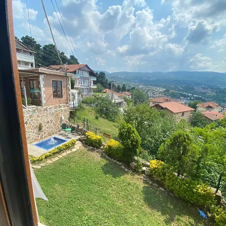 Gol Ve Dag Manzarali Tatil Evi